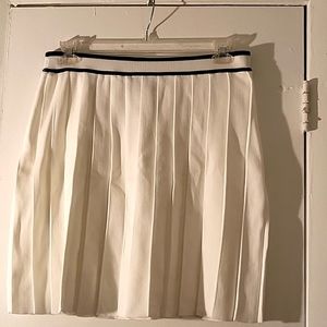 White pleated "tennis" skirt